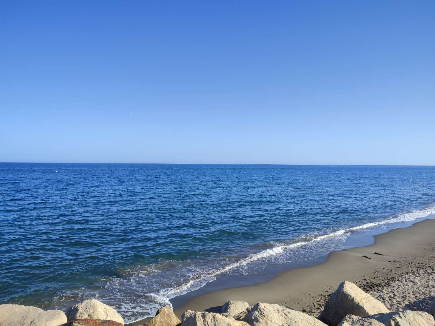 Exclusivas villas en Estepona , a 500 metros de la playa ,