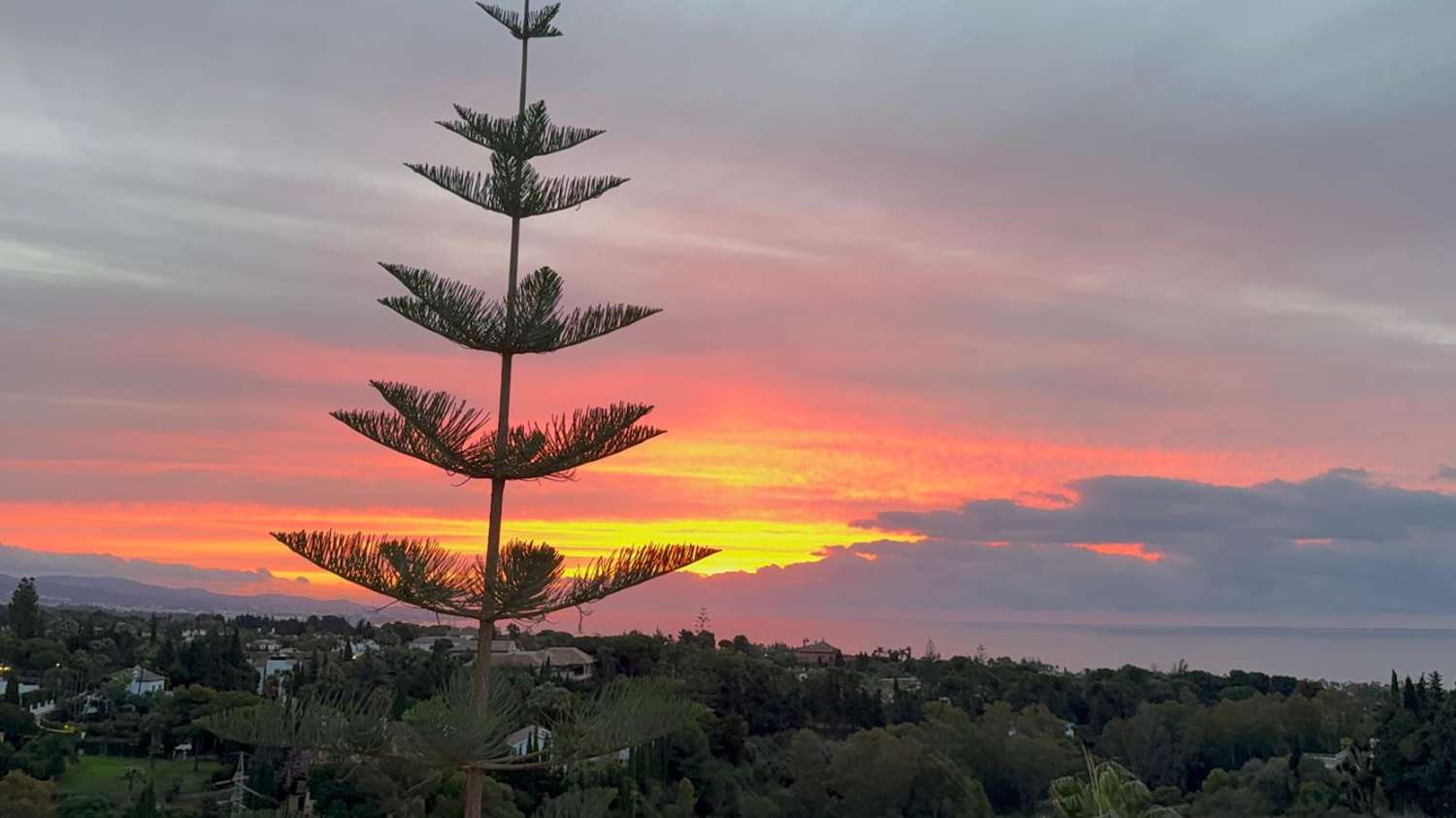 Apartamento en la Milla de Oro, Coto Real: Vistas al Mar y a La Concha, Marbella