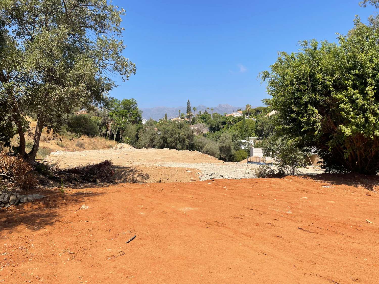 EL ROSARIO, MARBELLA ESTE m2 construidos 645 m2 parcela 1.287 GRAN OPORTUNIDAD PARA LA CASA DE TUS SUEÑOS EN EL CORAZÓN DE MARBELLA