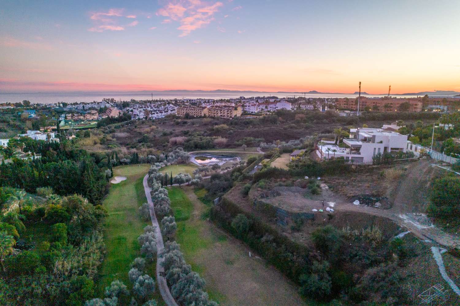MAGNIFICA  PARCELA DE 2723 M2 , EN BENAHAVÍS , MARBELLA