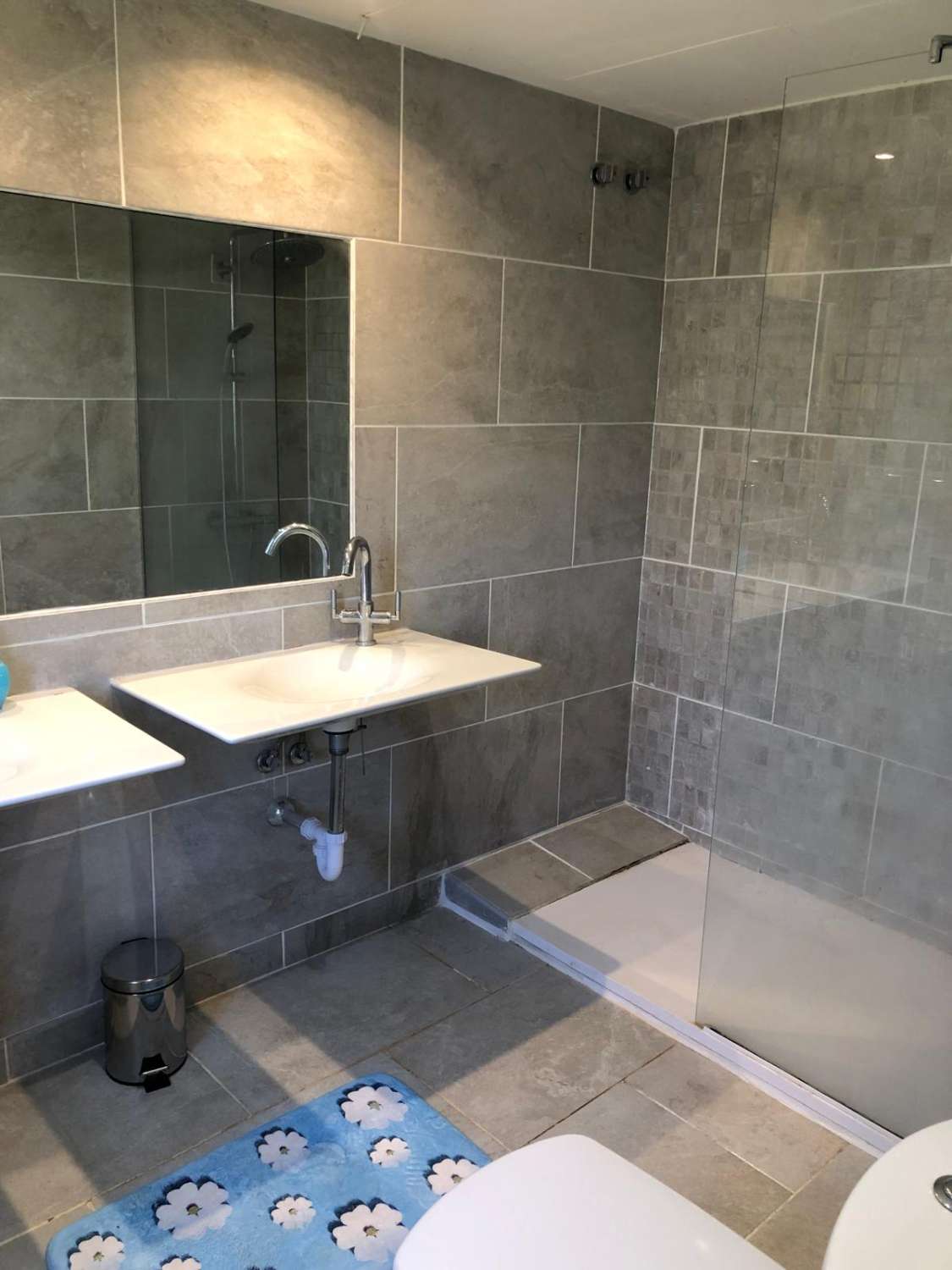 VILLA EN LA ALCAIDESA CON VISTAS AL MAR