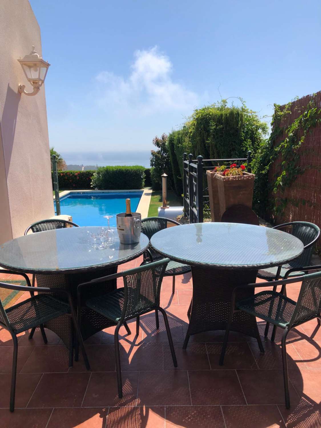 VILLA EN LA ALCAIDESA CON VISTAS AL MAR