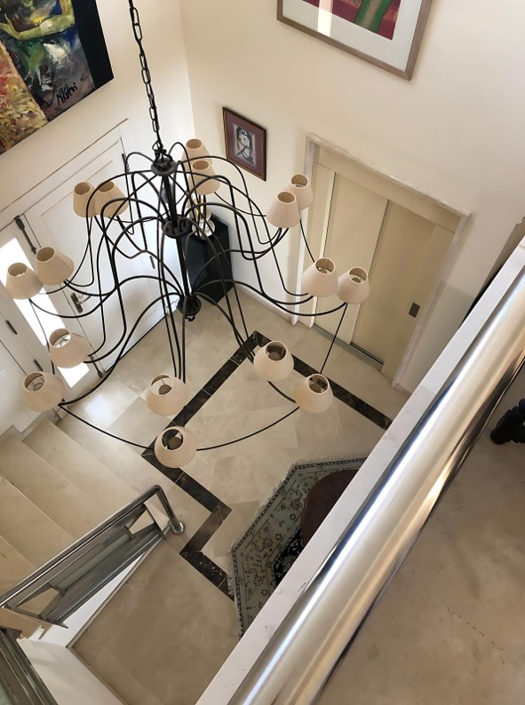 VILLA EN LA ALCAIDESA CON VISTAS AL MAR