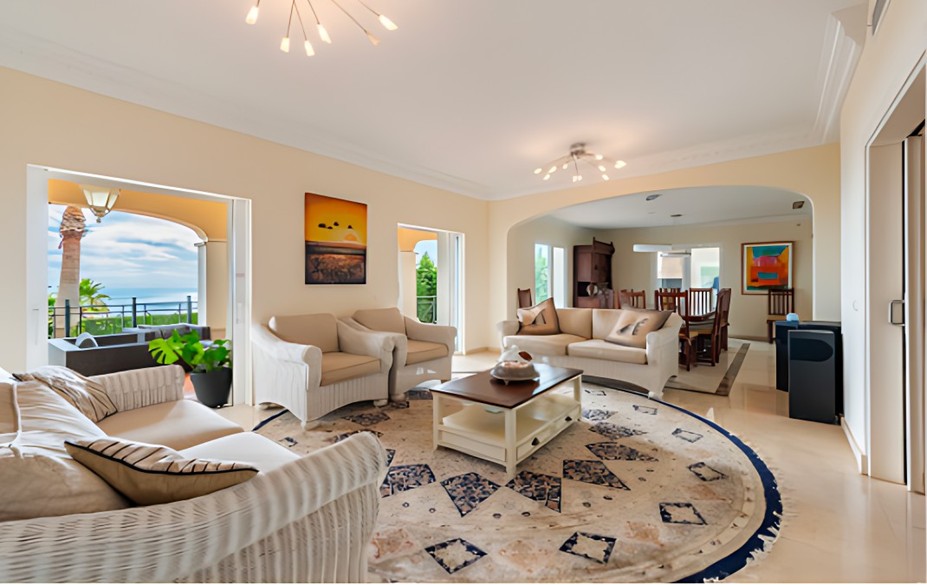 VILLA EN LA ALCAIDESA CON VISTAS AL MAR