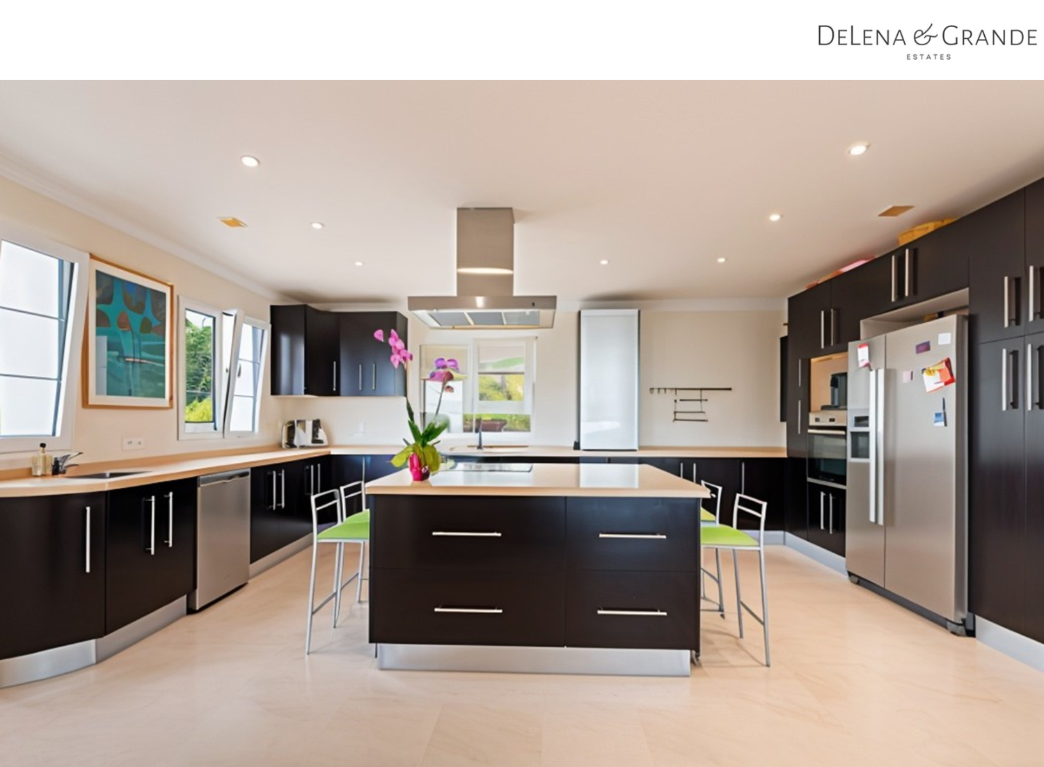 VILLA EN LA ALCAIDESA CON VISTAS AL MAR