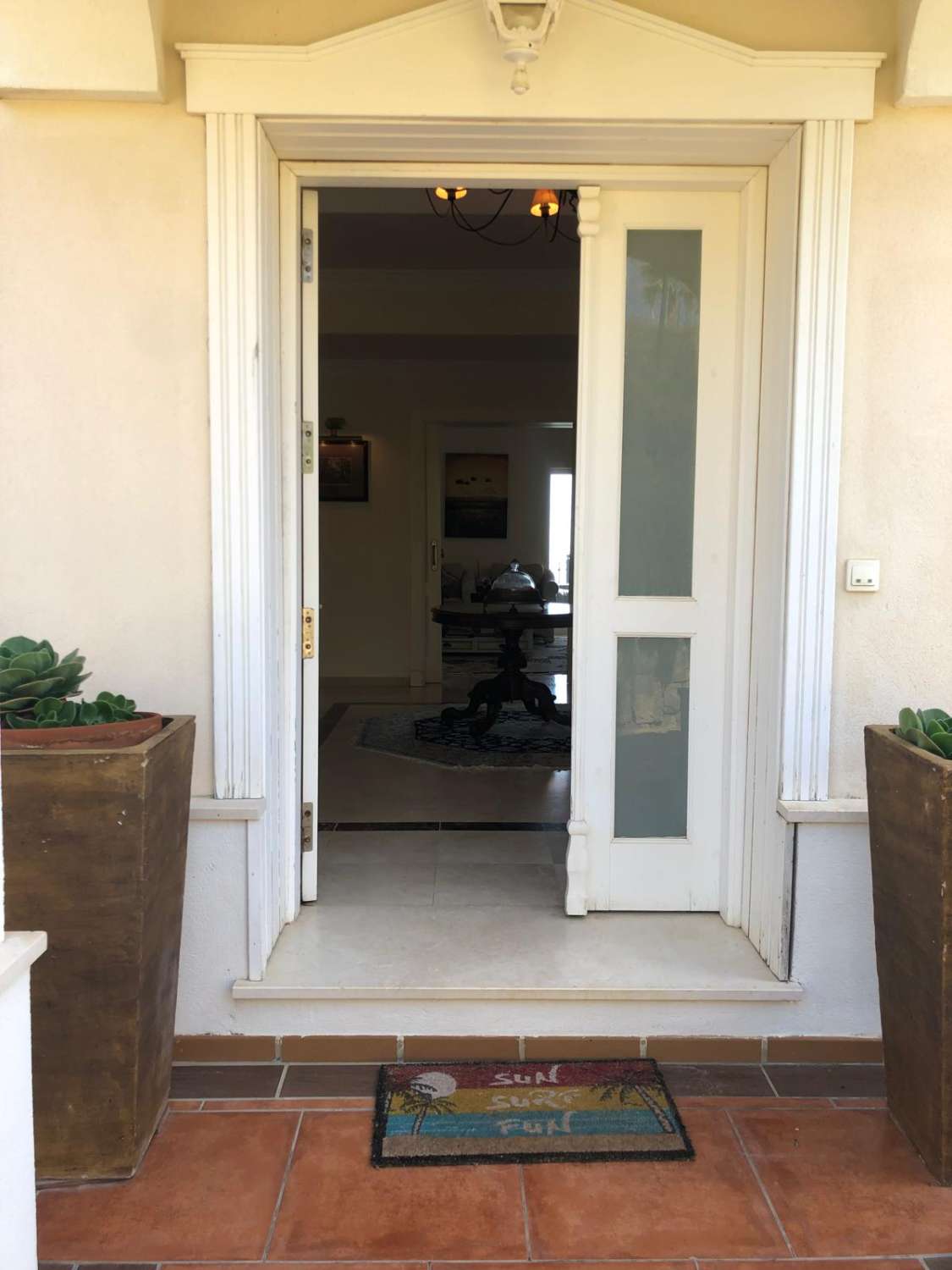 VILLA EN LA ALCAIDESA CON VISTAS AL MAR