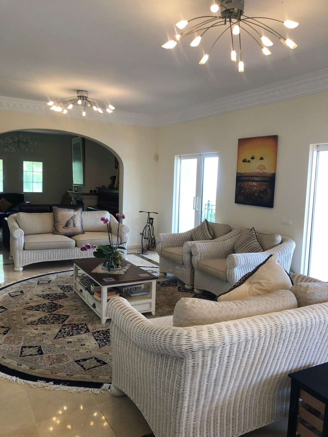 VILLA EN LA ALCAIDESA CON VISTAS AL MAR