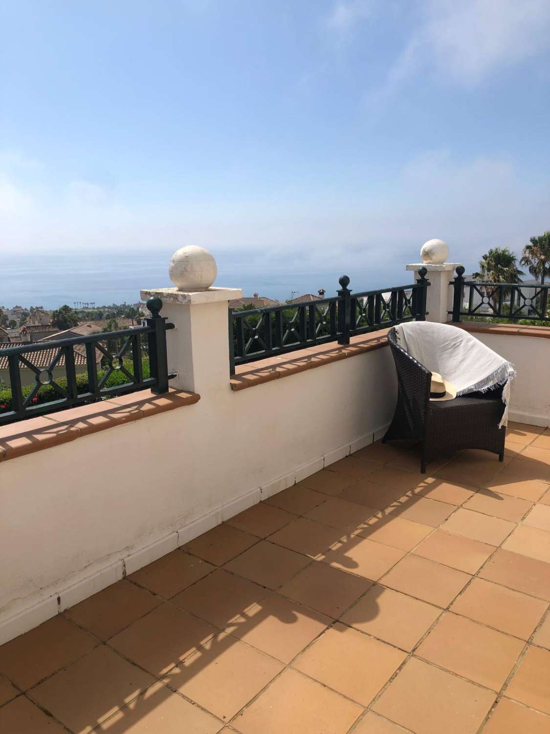 VILLA EN LA ALCAIDESA CON VISTAS AL MAR