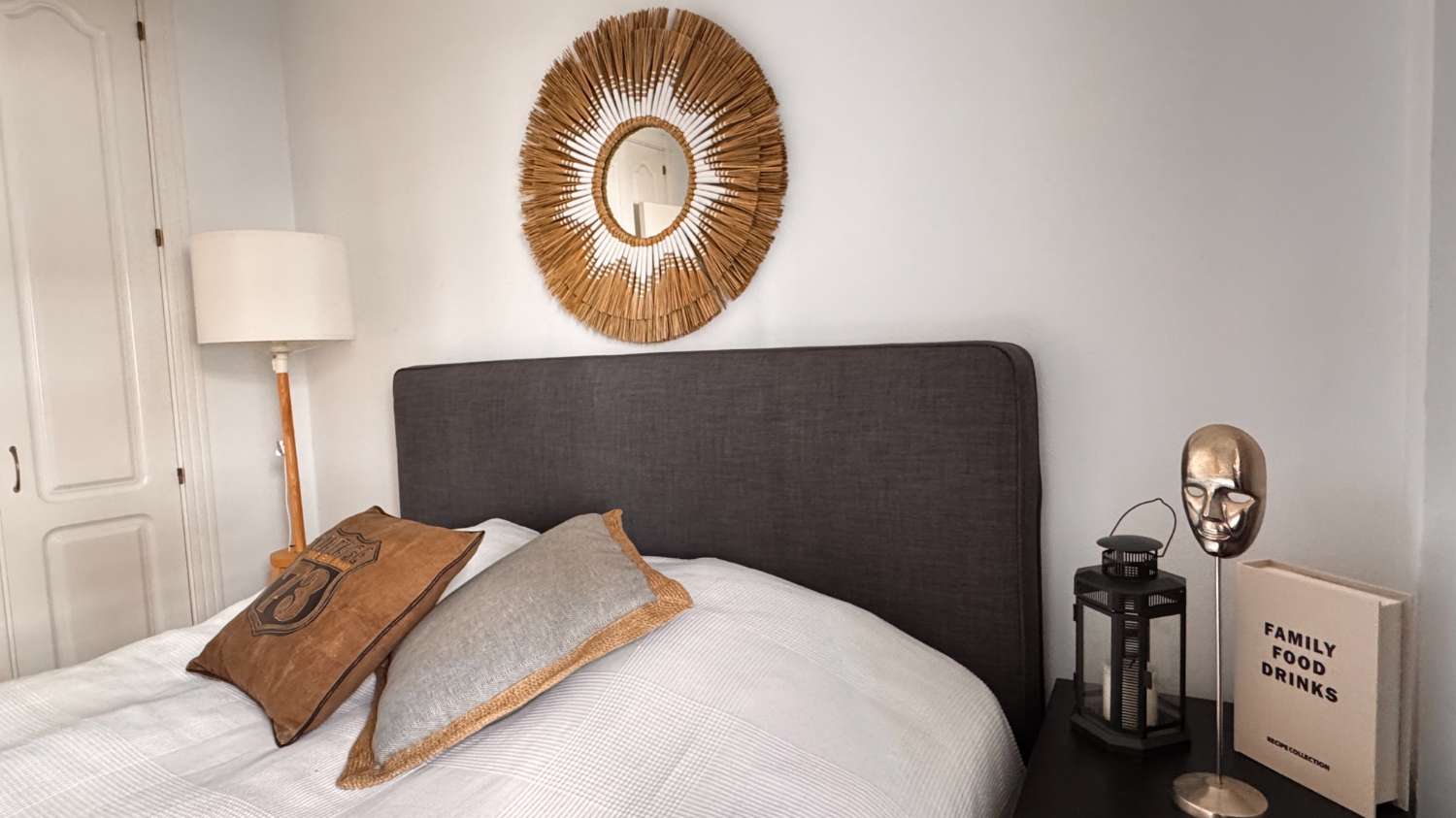 Elegante apartamento de estilo escandinavo en Los Naranjos de Marbella.