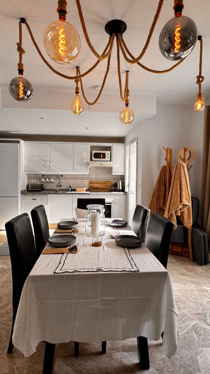 Elegante apartamento de estilo escandinavo en Los Naranjos de Marbella.