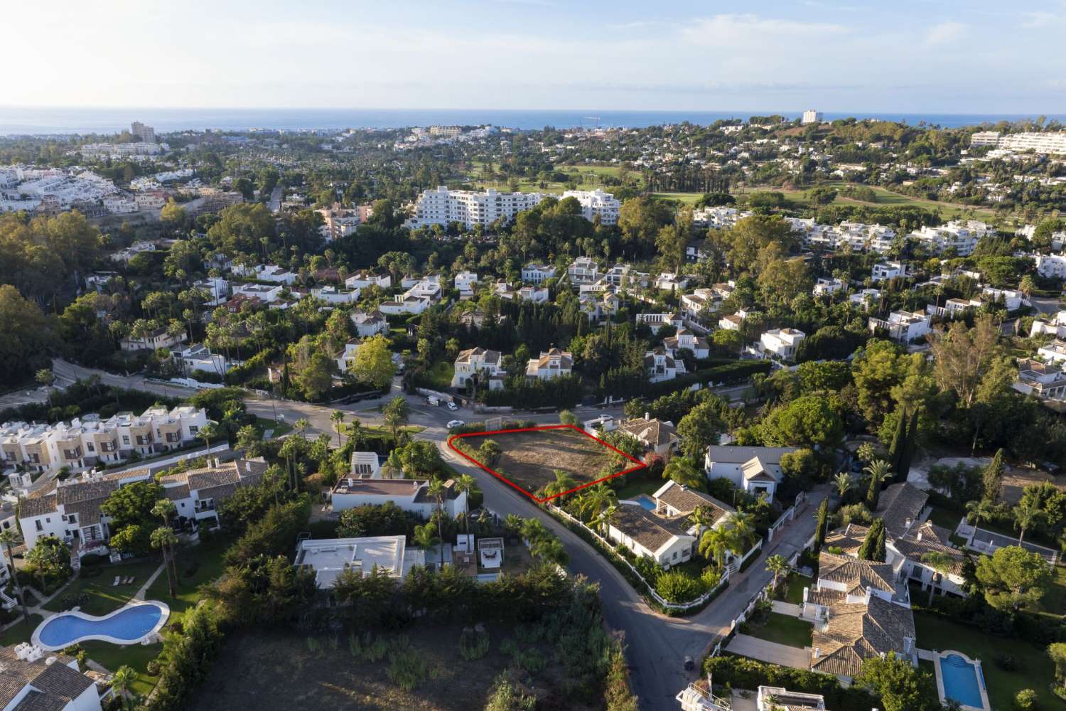 Parcela ubicada en la exclusiva Avenida del Prado,  MARBELLA