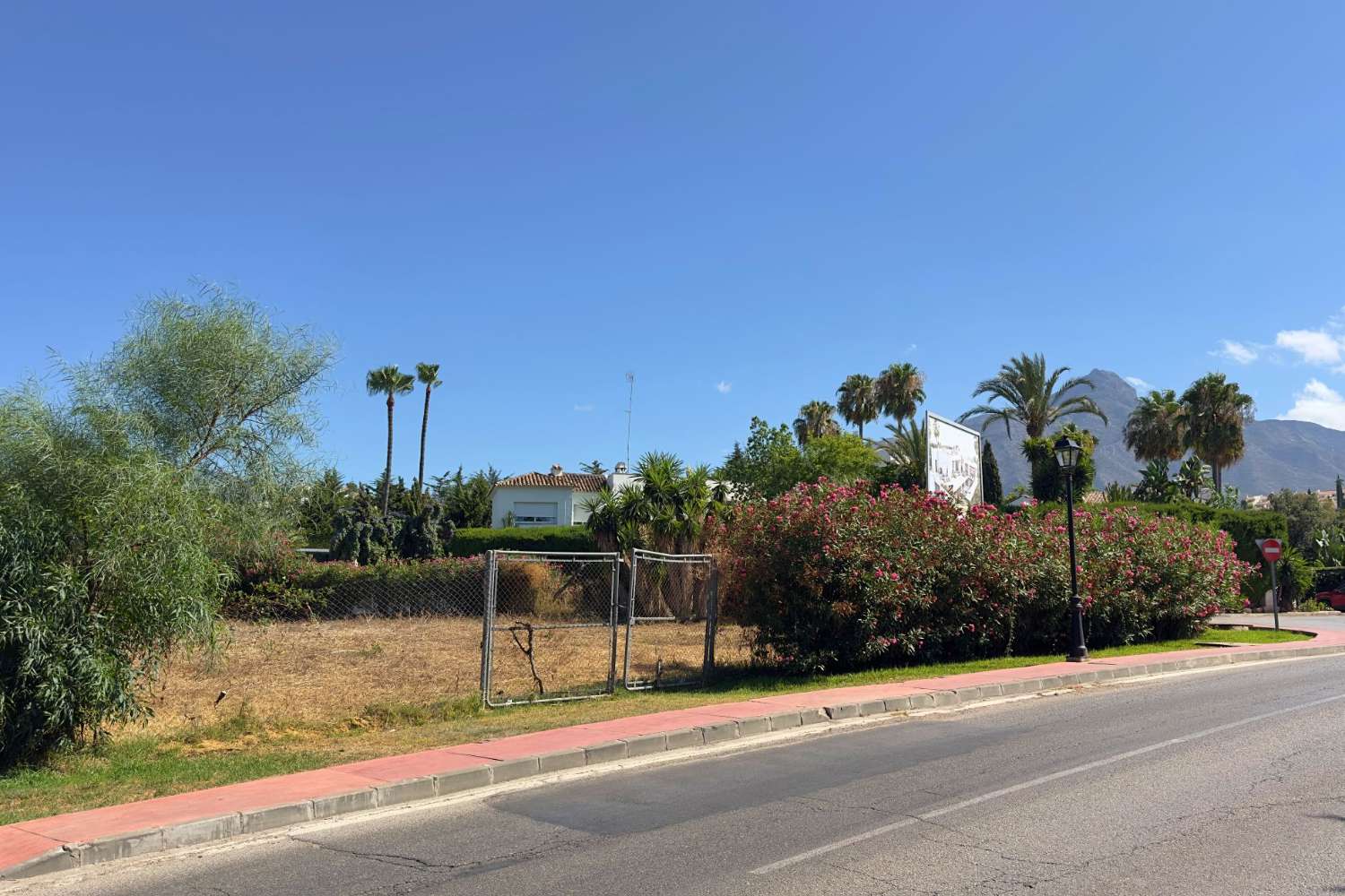 Parcela ubicada en la exclusiva Avenida del Prado,  MARBELLA