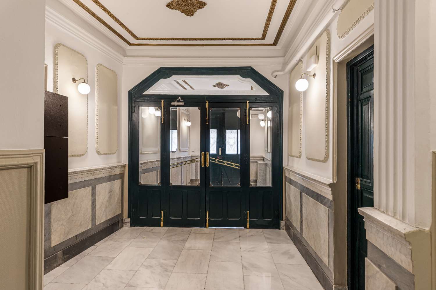 Casa en Malasaña,    calle Valverde ,  MADRID